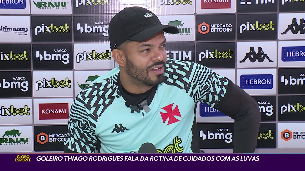 Goleiro Thiago Rodrigues, do Vasco, fala da rotina e cuidados com as luvas