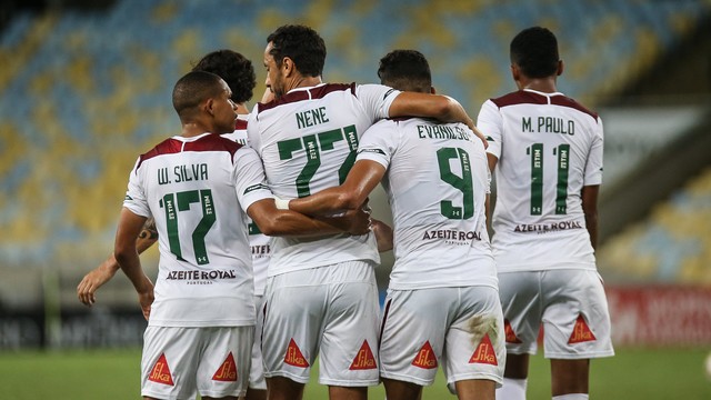 Jogadores do Fluminense comemorando gol contra o Vasco