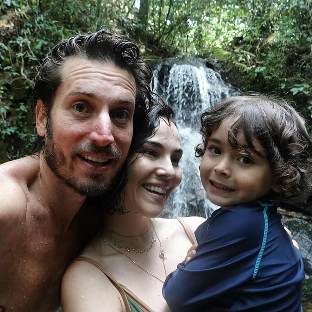Tainá Muller com o marido, Henrique Sauer, e o filho, Martin (Foto: Reprodução/Instagram)