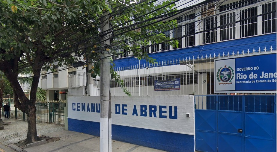 Fachada do Colégio Estadual Manuel de Abreu, em Icaraí: jovem relata que foi agredida no pátio, diante dos colegas