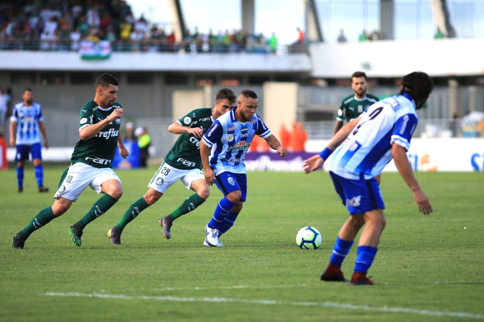 Madson foi titular no jogo contra o Palmeiras, na última quarta — Foto: Ailton Cruz - Gazeta de Alagoas