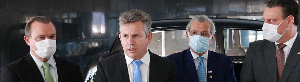 Governador visitou Bolsonaro acompanhado dos três senadores de MT — Foto: Secom-MT