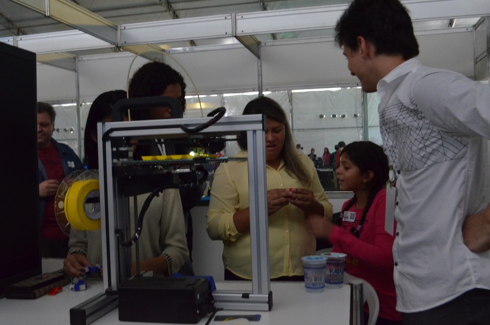 Stand do Espaço Maker chamou a atenção dos participantes da Feira (Foto: Hosana Morais/G1)