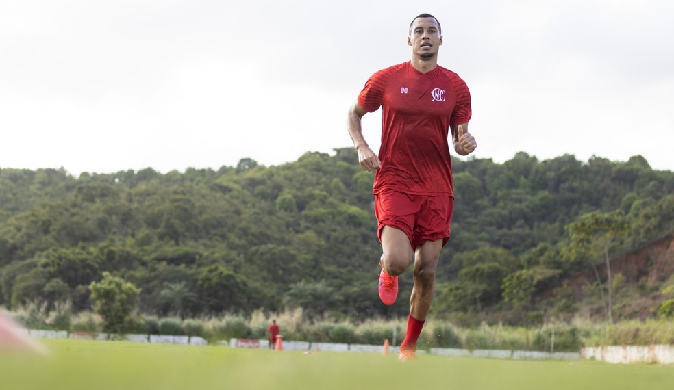 Atacante Salatiel em treino do Náutico — Foto: Caio Falcão/CNC