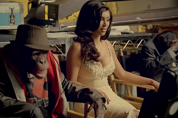 Kim Kardashian no videoclipe de Thnks fr th Mmrs (2007) (Foto: Reprodução)