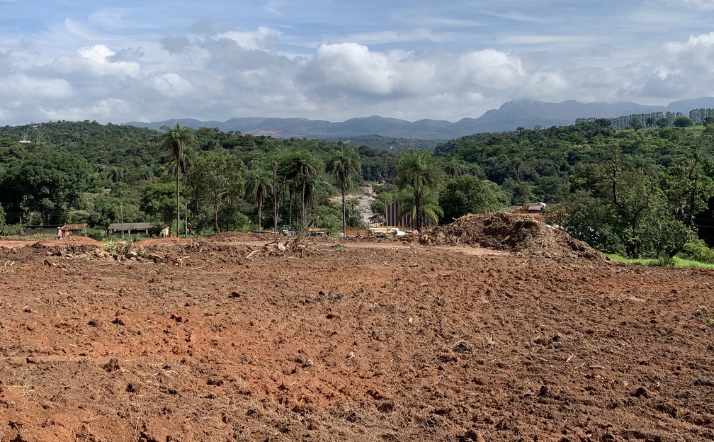 Comunidade de Ponte das Almorreimas reclama de transtornos causados por obra no Rio Paraopeba — Foto: Raquel Freitas/G1