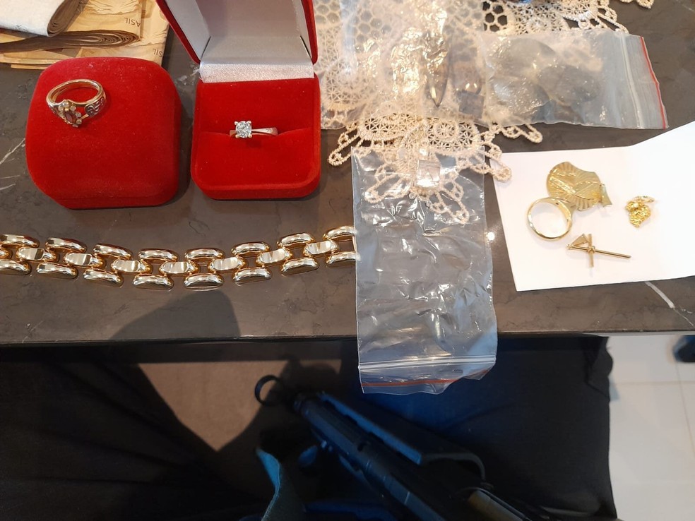 Joias apreendidas em operação contra grupo que movimentou R$ 30 milhões em comércio ilegal — Foto: Divulgação/Polícia Federal