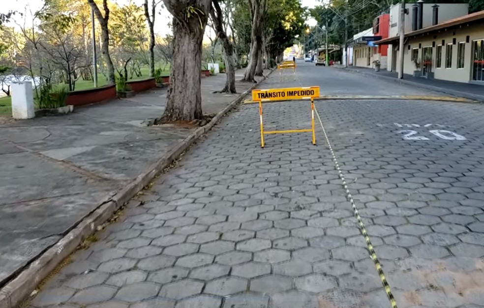 Gar&ccedil;a libera ve&iacute;culos na regi&atilde;o do bosque das cerejeiras e trailers podem atender por drive-thru &mdash; Foto: Prefeitura de Gar&ccedil;a/Divulga&ccedil;&atilde;o