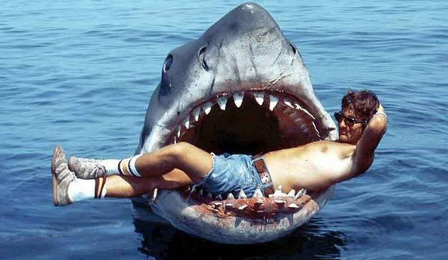 Steven Spielberg durante as filmagens de 'Tubarão'