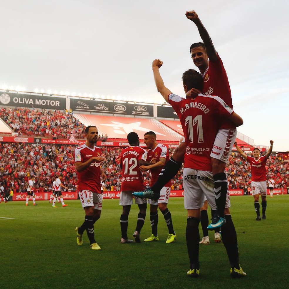 Jogadordes do GimnÃ¡stic comemoram gol sobre Rayo Vallecano no jogo da garantia da permanÃªncia na segunda divisÃ£o da temporada 2017/18, em junho passado â€” Foto: ReproduÃ§Ã£o de Instagram