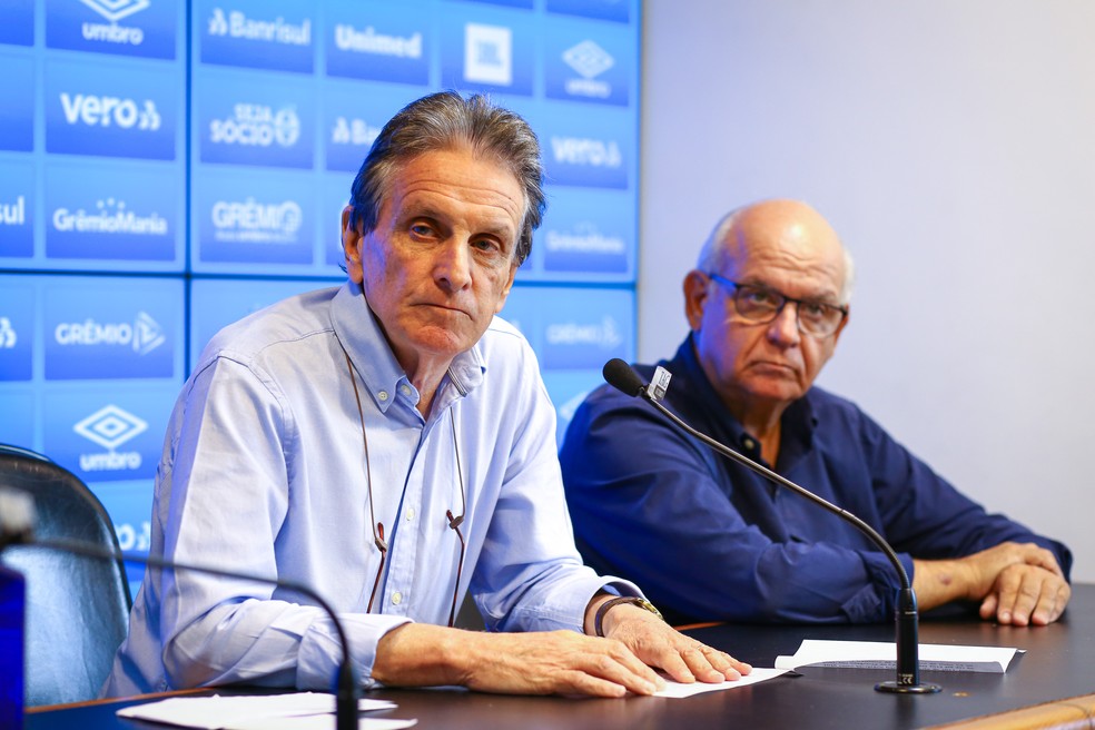 Paulo Luz e Romildo Bolzan, vice de futebol e presidente do Grêmio — Foto: Lucas Uebel / Grêmio FBPA