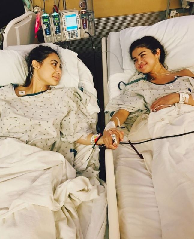 Francia Raisa e Selena Gomez após transplante de rim em 2017 (Foto: Instagram)