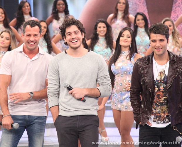 Trio assiste aos depoimentos do público (Foto: Domingão do Faustão / TV Globo)