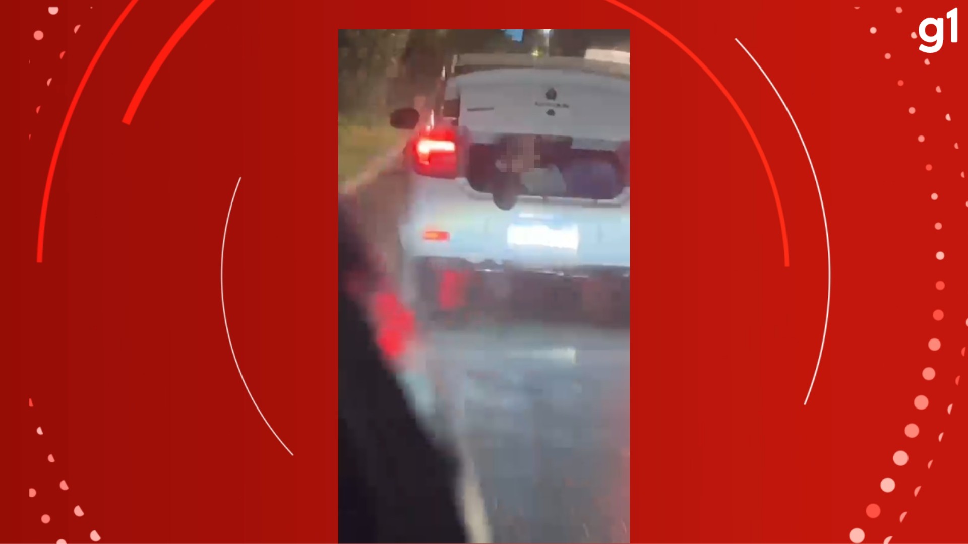 Vídeo flagra motorista pedindo socorro no porta-malas de carro durante sequestro em Porto Alegre, diz polícia
