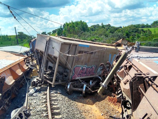 Trens teriam colidido frontalmente (Foto: Kelvyn Vituriano Mamede)