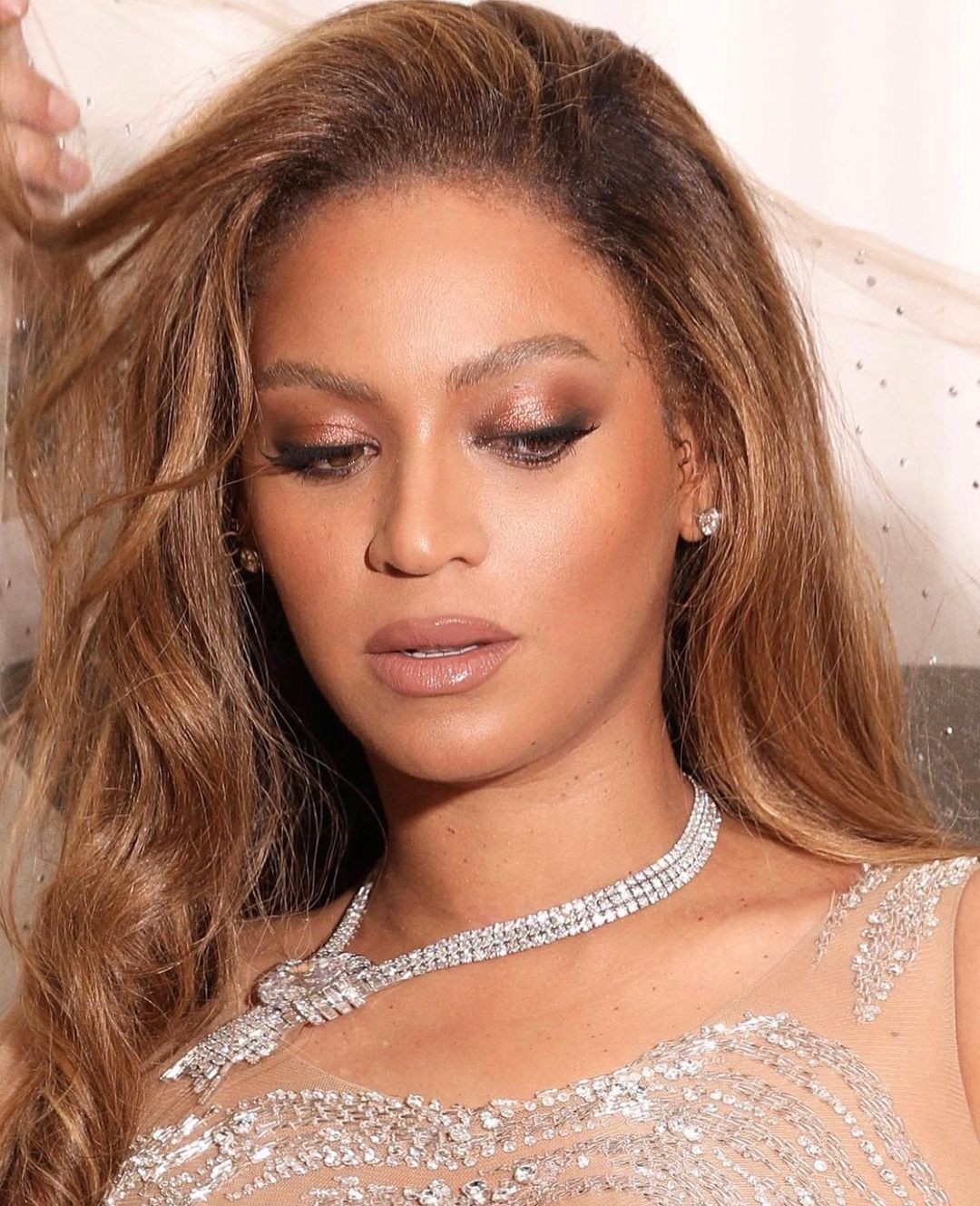 A cantora Beyoncé também aposta no Halo Eye em suas produções de beleza (Foto: Reprodução/Instagram @sirjohn)