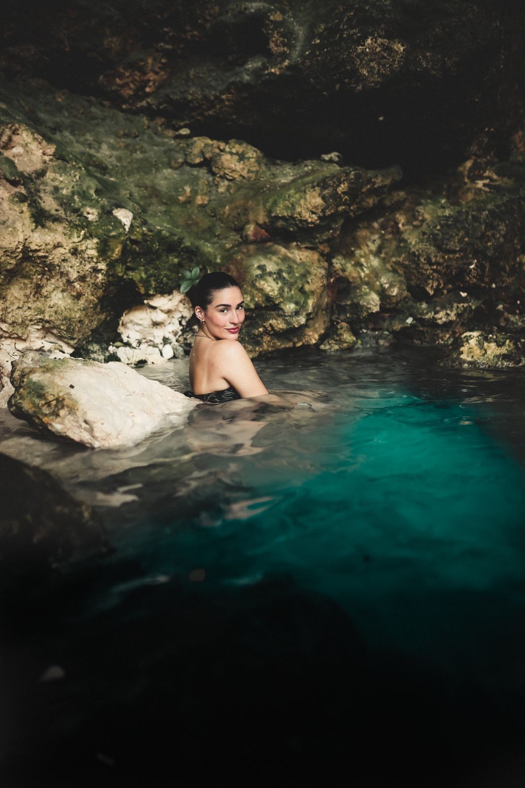 Lívian Aragão abre álbum de fotos em gruta paradisíaca em Punta Cana (Foto: Ally Araújo)
