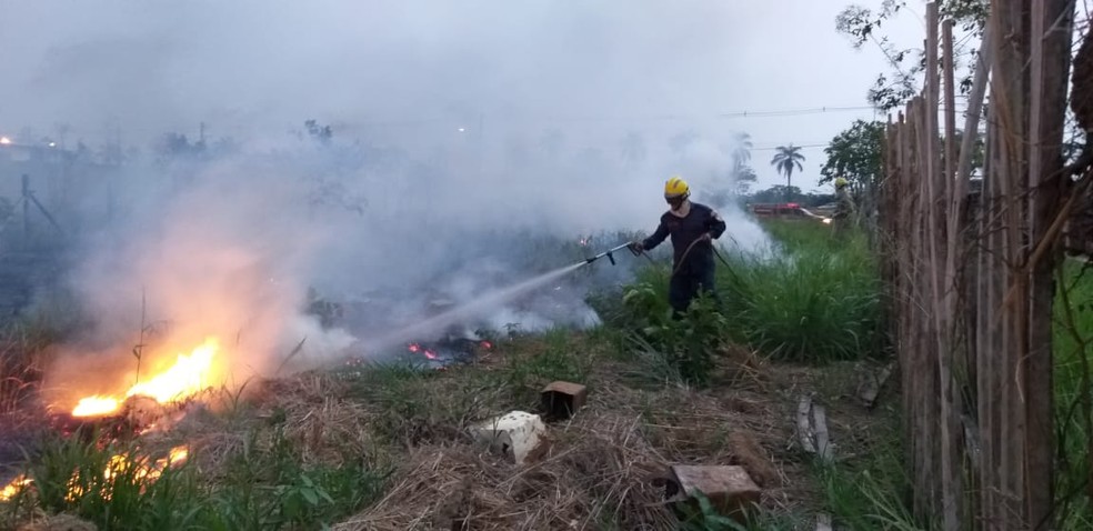 Bombeiros iniciam treinamento com homens do ExÃ©rcito para combate a queimadas no Acre â€” Foto: DivulgaÃ§Ã£o/Semeia 