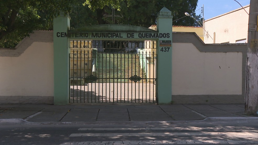Cemitério Municipal de Queimados — Foto: Reprodução/TV Globo 