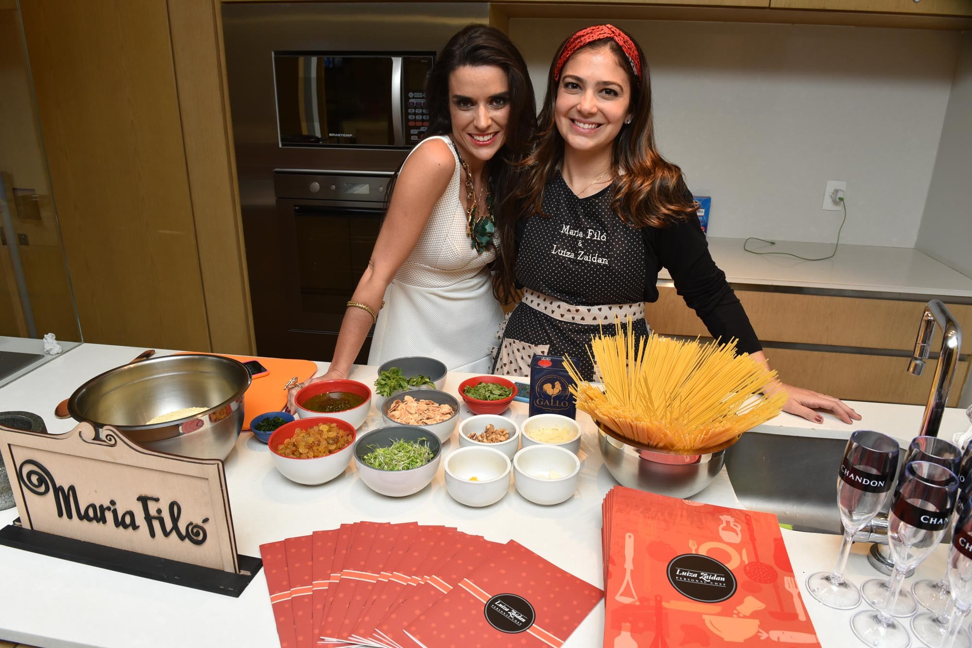 Alessandra Cozzi, representante da Maria Filó, e a chef Luiza Zaidan (Foto: Divulgação)