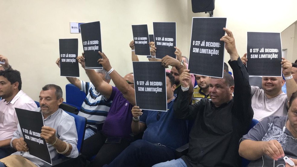 Protesto dos motoristas de aplicativo na C&Atilde;&cent;mara de Natal &acirc;?? Foto: Helo&Atilde;&shy;sa Guimar&Atilde;&pound;es/Inter TV Cabugi