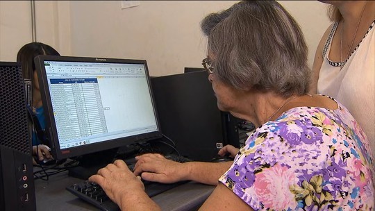 Entre idosos que trabalham no DF, mais de 70% se declaram responsável financeiro da família, aponta pesquisa