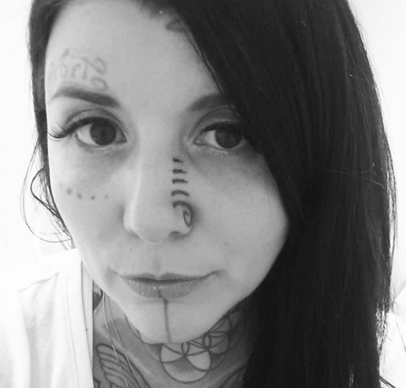 Tatuagem no nariz