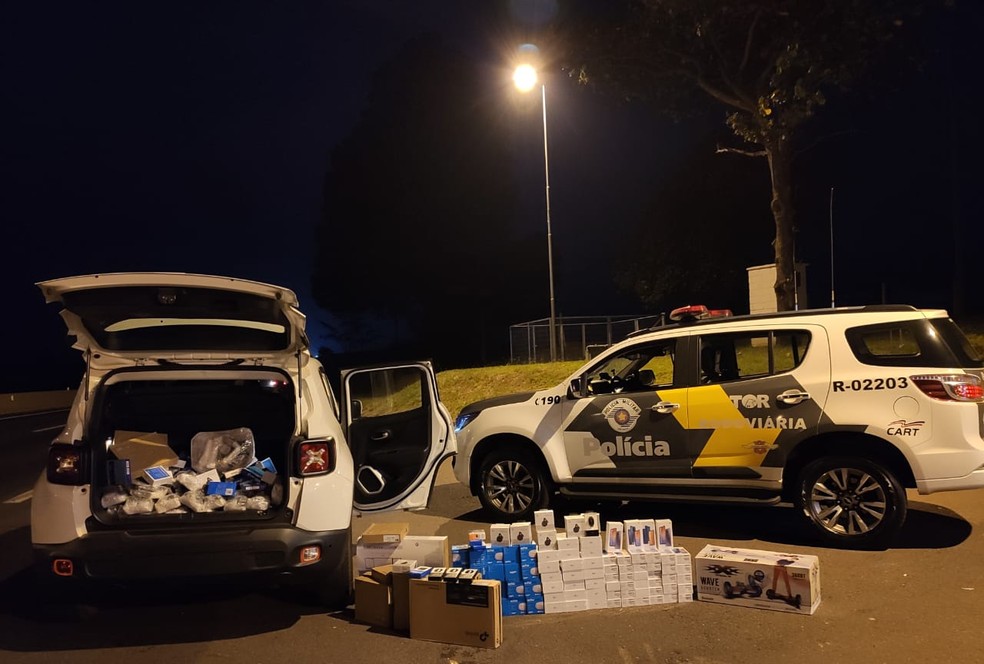 Mercadorias sem nota fiscal foram apreendidas em Presidente Venceslau — Foto: Polícia Militar Rodoviária