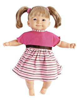 Esta boneca não é uma bebê e sim uma criança, que usa maria-chiquinha e até sabe falar. Em seu repertório, há 80 frases diferentes. Da Super Toys, R$ 80. (Foto: Guto Seixas)