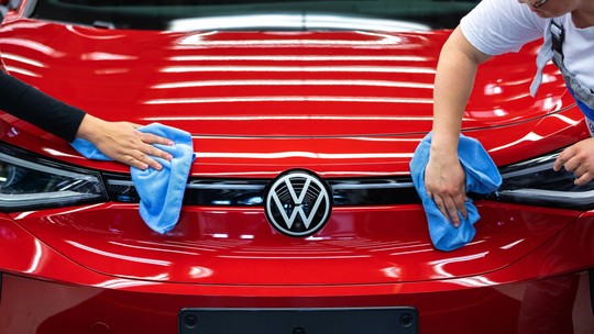 Volkswagen pede autorização para venda de operações na Rússia após justiça congelar ativos