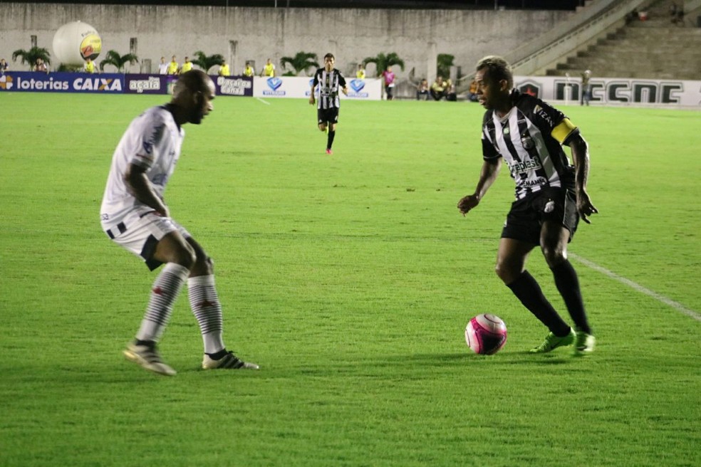 Marcelinho Paraíba entrou no segundo tempo da semifinal do Paraibano contra o Botafogo-PB (Foto: Ramon Smith/Treze FC)