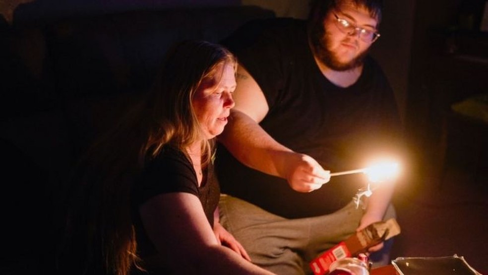 Cerca de 15 mil pessoas continuavam sem energia no Texas em 22 de fevereiro de 2021 — Foto: Reuters/BBC