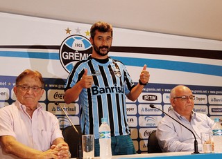 Grêmio freia expectativa por reforços até fim do ano após anunciar Douglas