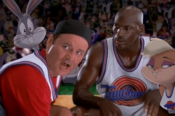 Michael Jordan e Bill Murray em cena de Space Jam (1996) (Foto: Reprodução)