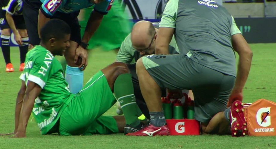 MÃ¡rcio AraÃºjo tem entorse no joelho e deve perder restante da temporada