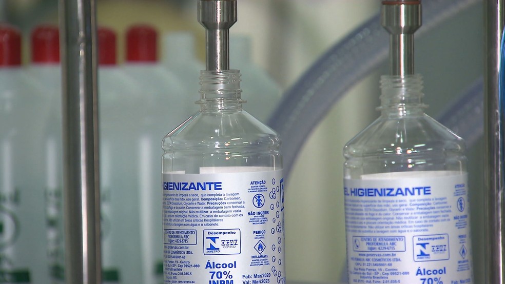 Álcool gel — Foto: TV Globo/Reprodução