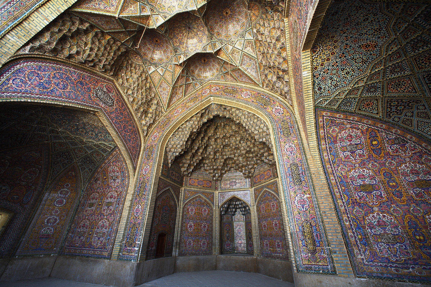 Azulejos no Mosteiro Nasir al-Molk, em Shiraz (Foto: Reprodução)