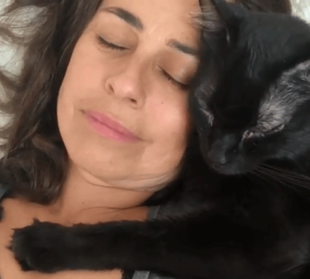 Daniela Escobar e seu gato (Foto: Reprodução/ Instagram)