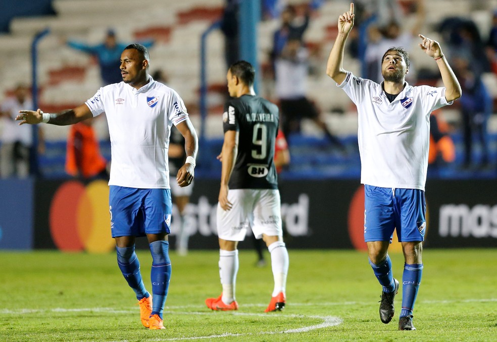 Com o time mal ofensivamente, Ricardo Oliveira passou em branco mais uma vez — Foto: REUTERS/Andres Stapff