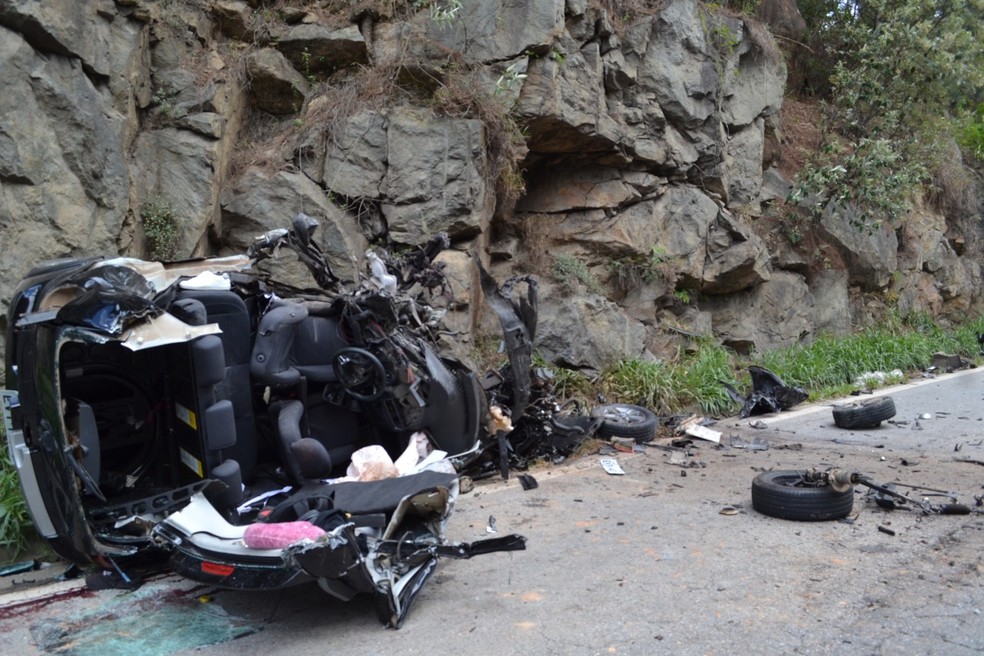 Jovem morre após acidente entre carro e caminhão em rodovia de São Roque (SP) — Foto: São Roque Notícias/Divulgação
