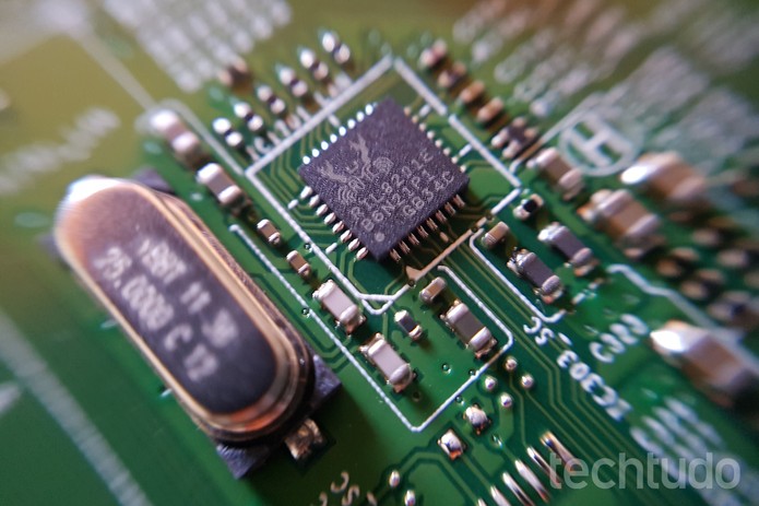 Nanômetros também são parte de chips mais obscuros, como controladores de diversos tipos (Foto: Filipe Garrett/TechTudo)
