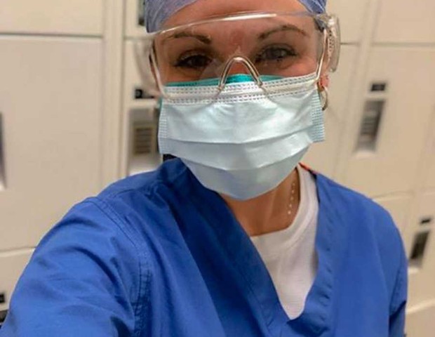 Justine Marie é enfermeira que trabalha em meio à pandemia de coronavírus (Foto: Reprodução Facebook)