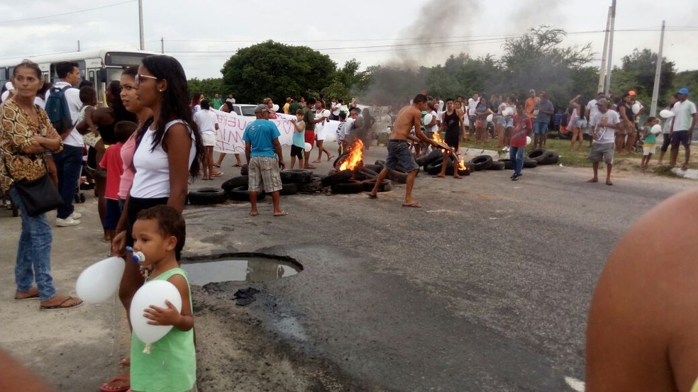 Manifestantes cobram agilidade na resoluÃ§Ã£o do caso que apura o desaparecimento de Yasmin Lorena (Foto: DivulgaÃ§Ã£o/PM)