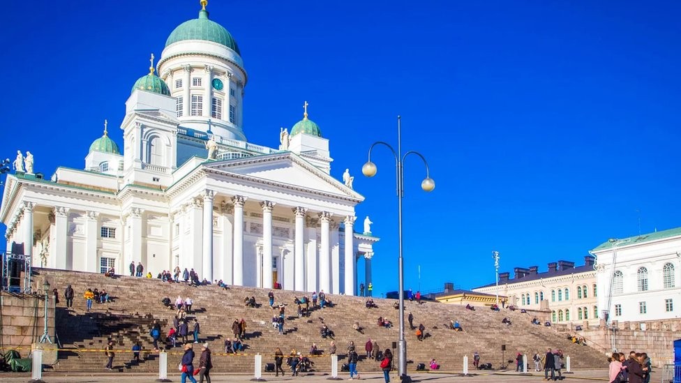 Cultura luterana, representada pela catedral de Helsinki, serve de referência moral ao país (Foto: GETTY IMAGES)