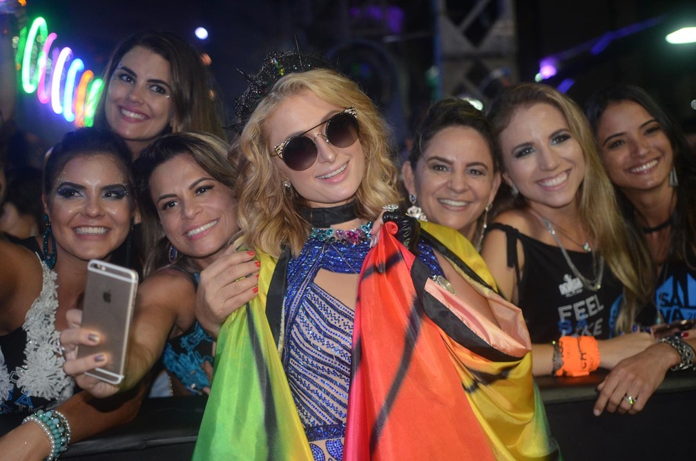 Paris Hilton se fantasiou de borboleta para o carnaval em Salvador (Foto: Márcio Reis/Ag Haack )