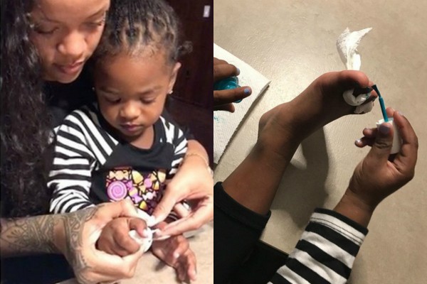 Rihanna ensinando sobrinha a pintar as unhas (Foto: Reprodução Instagram)