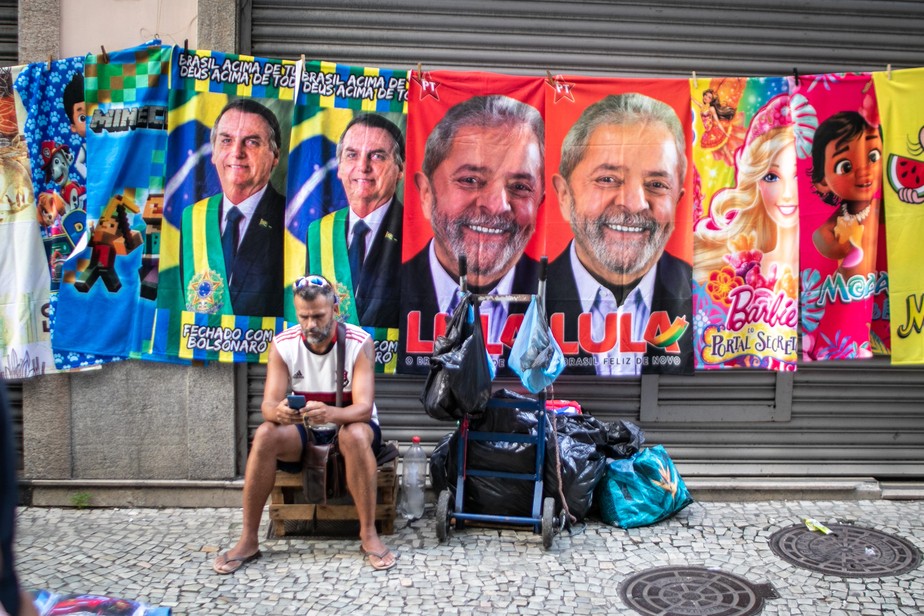 Datafolha: em eventual segundo turno, Bolsonaro atrai voto dos mais ricos e Lula avança entre jovens