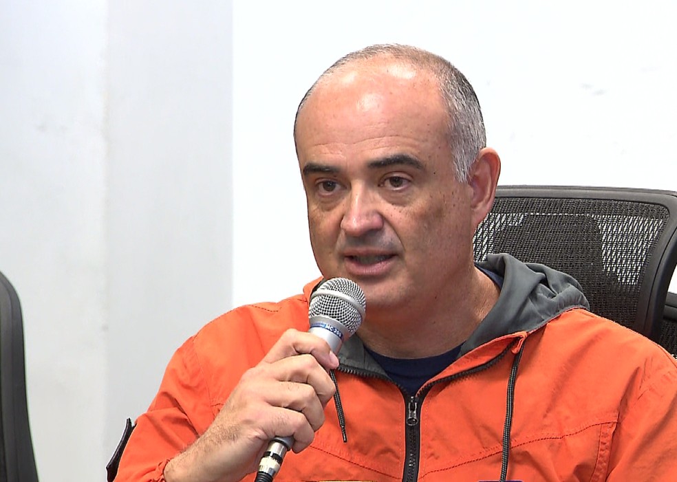 Coronel Fernando, da Defesa Civil, afirmou não ser possível precisar número de vítimas em deslizamento na BR-376, em Guarapuava — Foto: Reprodução/RPC