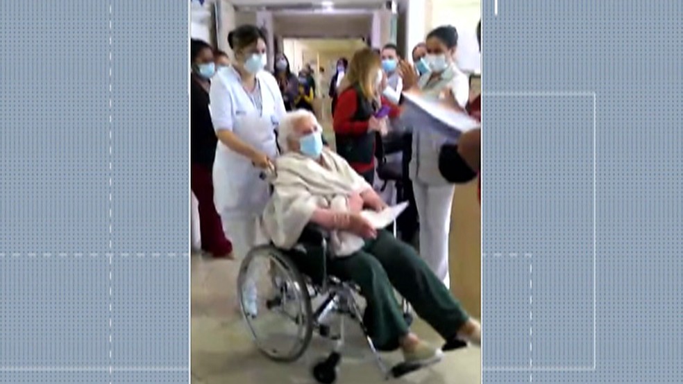Izolina Duccini de 100 anos deixou hospital em Mogi das Cruzes depois de um m&ecirc;s de interna&ccedil;&atilde;o &mdash; Foto: Reprodu&ccedil;&atilde;o/ TV Di&aacute;rio