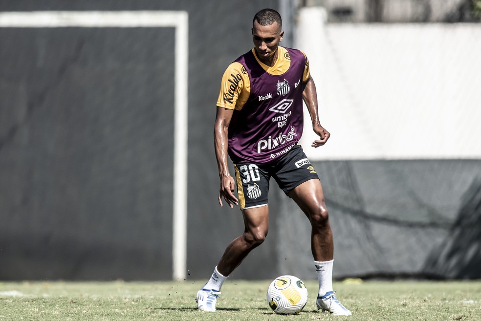 Lucas Braga durante treino do Santos — Foto: Ivan Storti/Santos FC